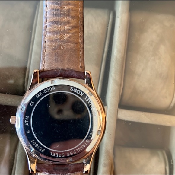 Michael Kors Leather Watch - Picture 5 of 8